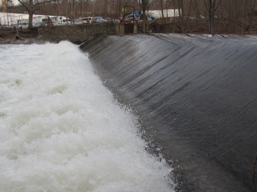 A picture of the second dam on Moodna Creek. 